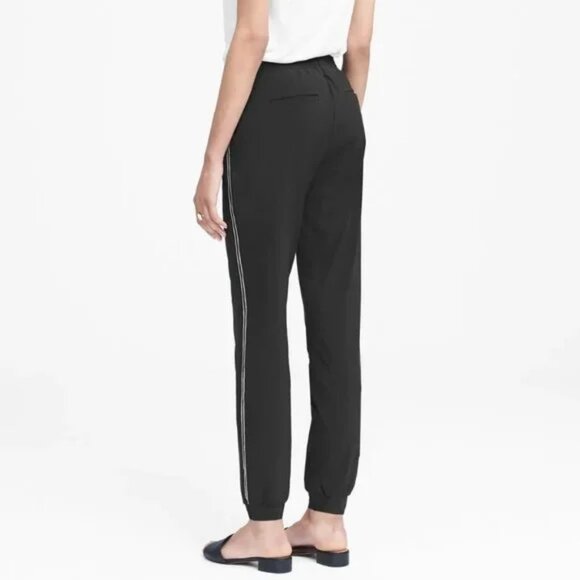 Banana Republic Performance-Stretch Side Stripe joggers Black - Picture 4 of 10